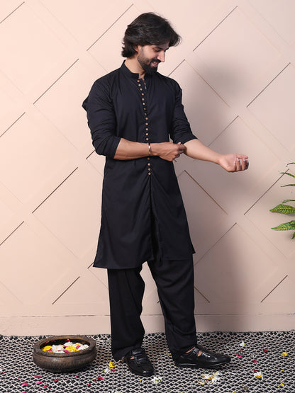 Kurta with button loop accents and a front slit