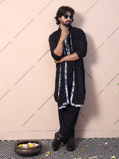 Men's black kurta with zipper closure