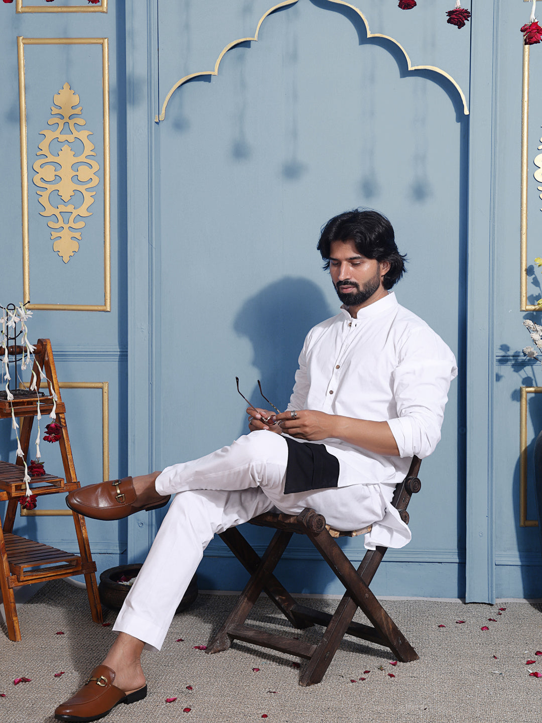 White kurta with mandarin collar and black hem
