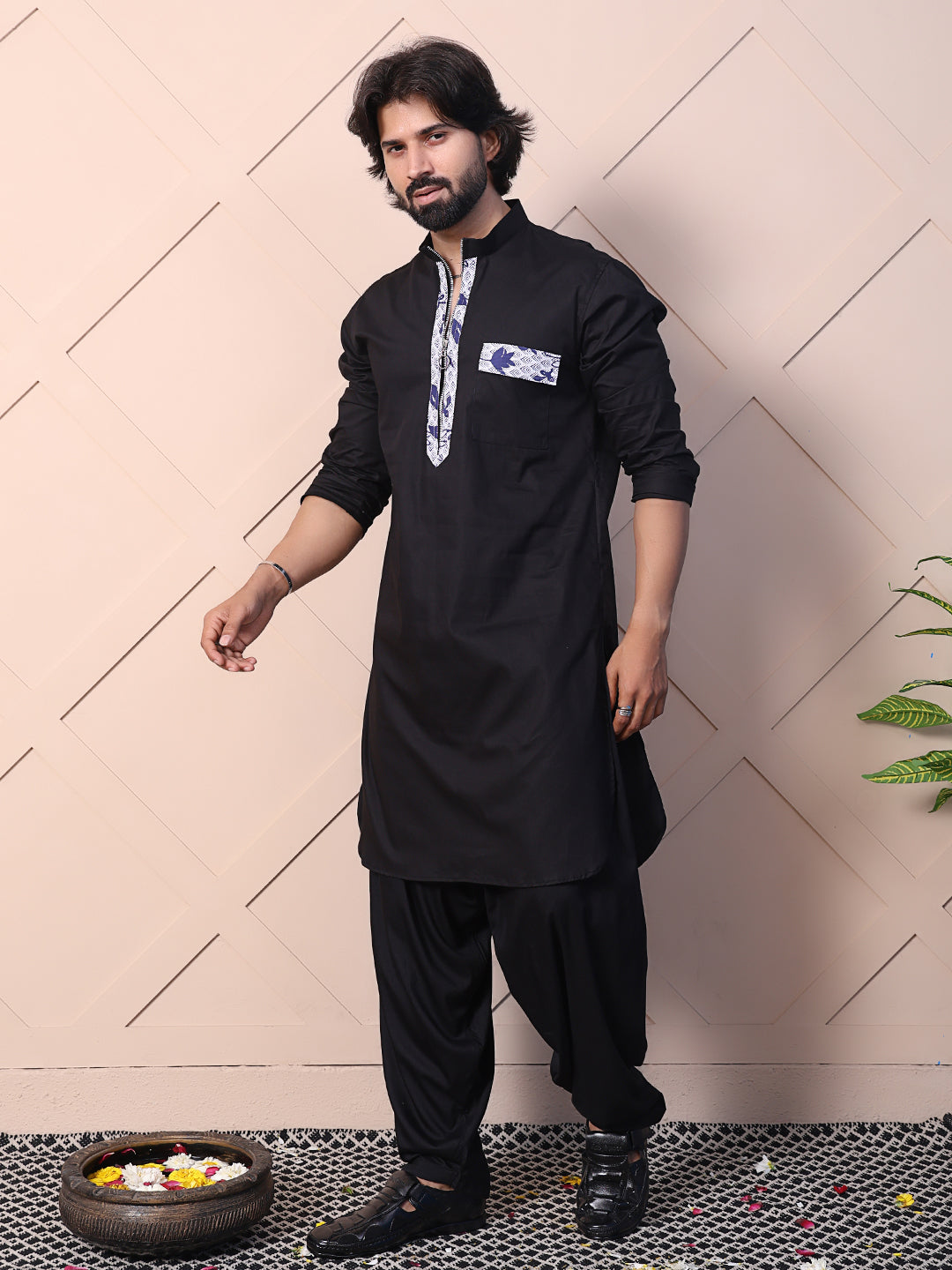 Men's black kurta with zipper closure
