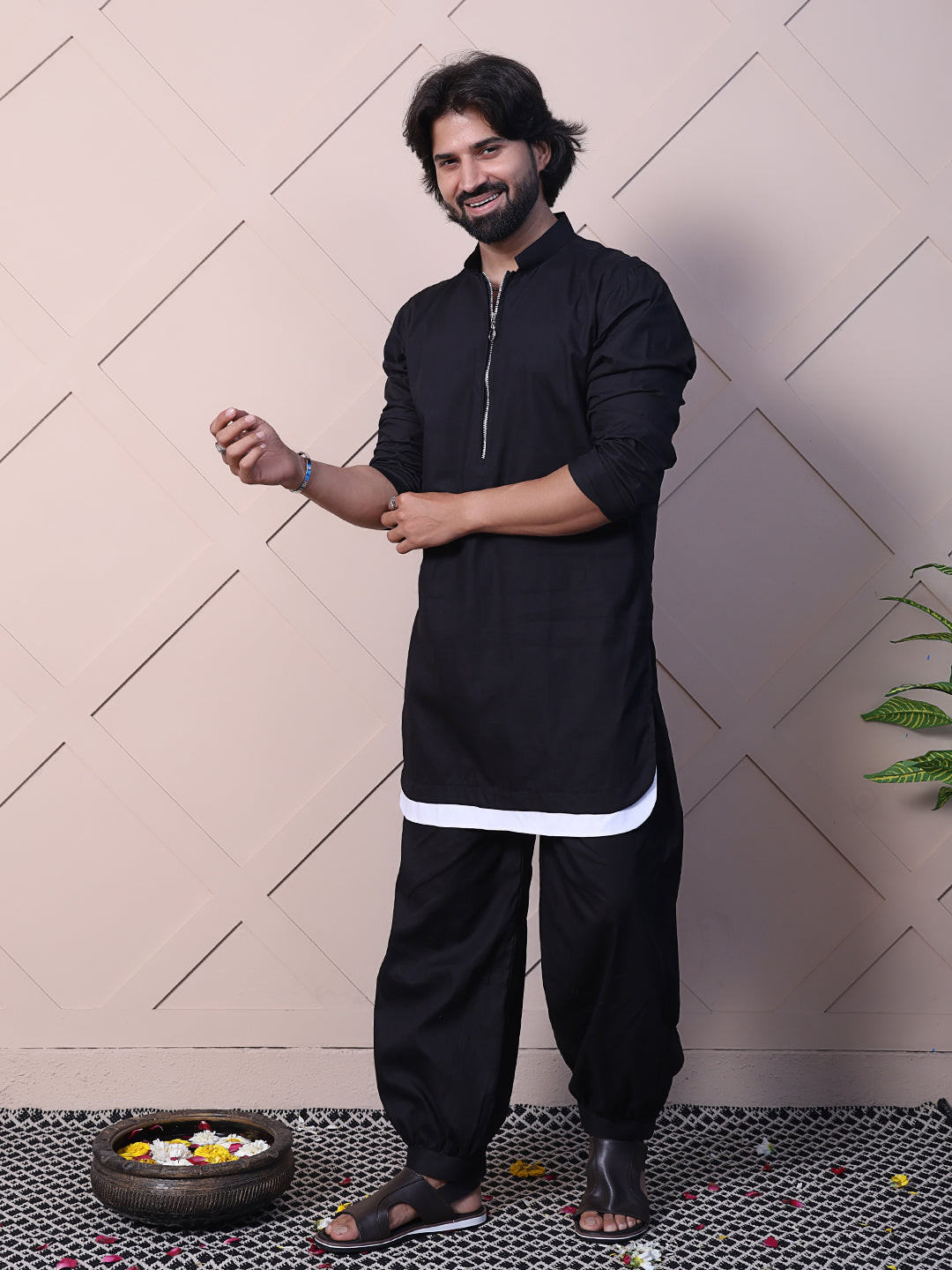 Black kurta with a rounded hem and zip closure