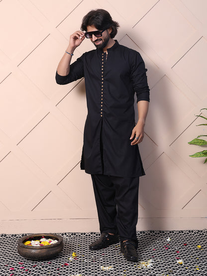 Kurta with button loop accents and a front slit