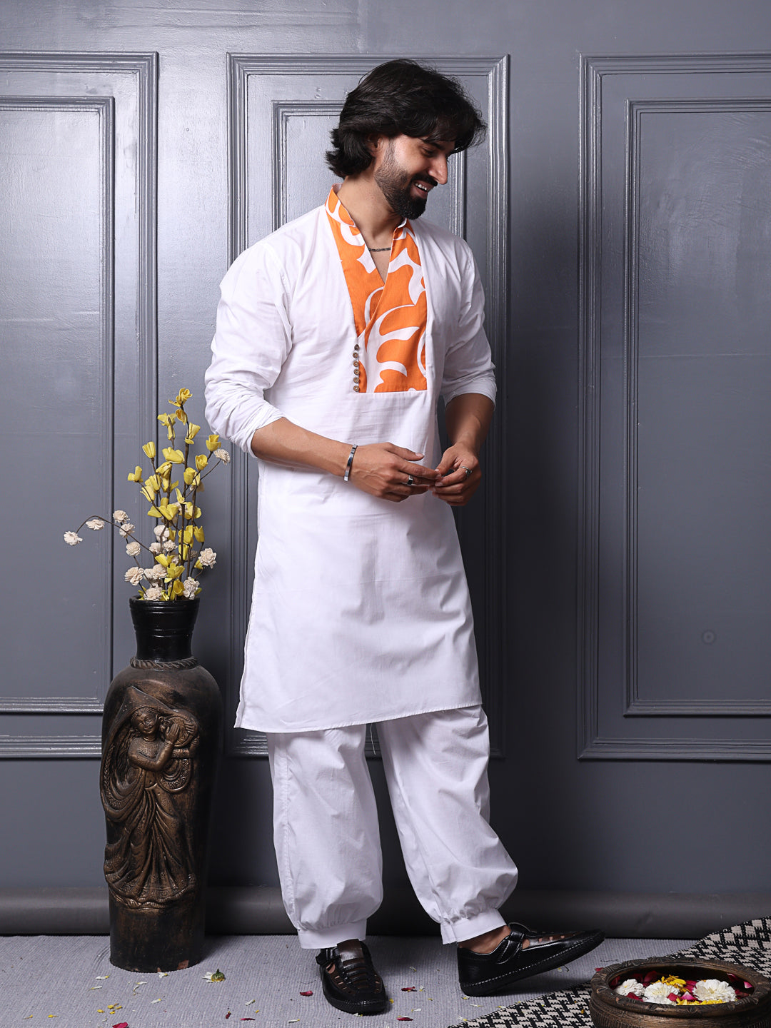 Long cotton kurta with printed yoke design