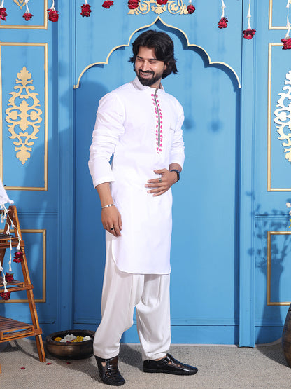 Men white kurta with sleek zipper closure