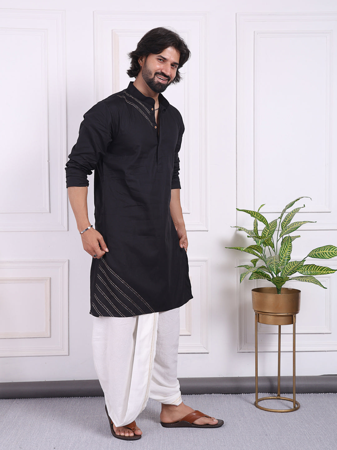 Black kurta with a straight fit and discreet placket detail