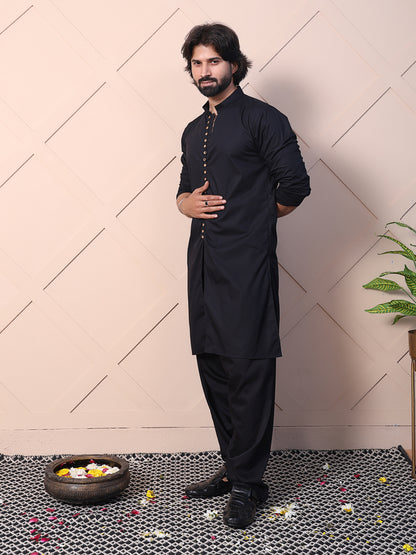 Kurta with button loop accents and a front slit