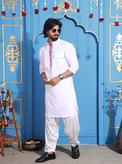 Men white kurta with sleek zipper closure