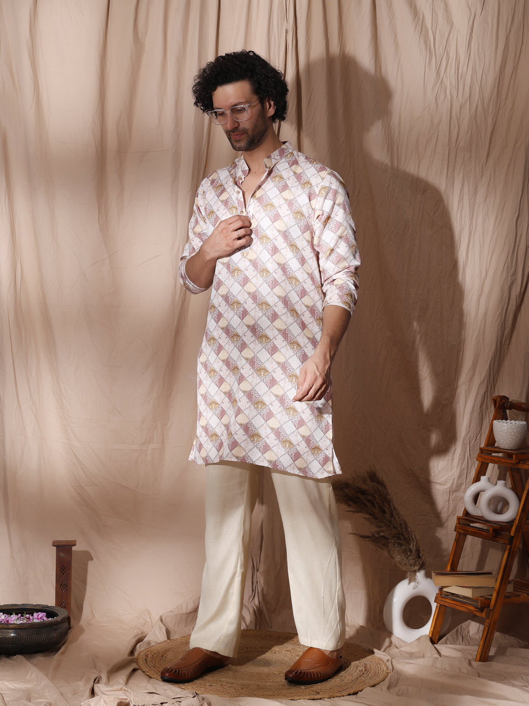 Men placket detailed printed kurta