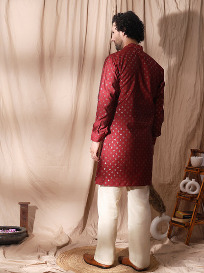 Maroon cuffed sleeve straight fit kurta