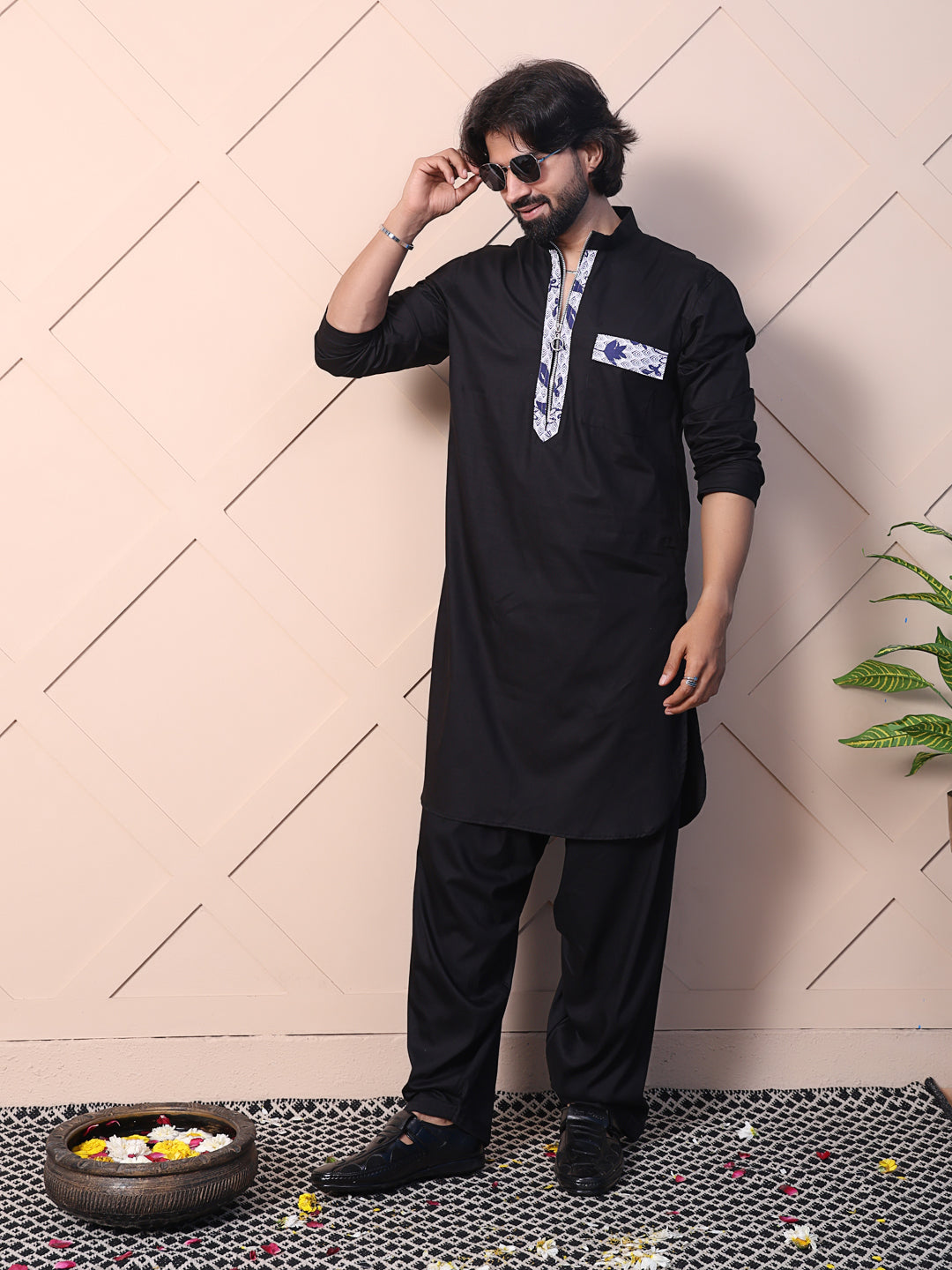 Men's black kurta with zipper closure