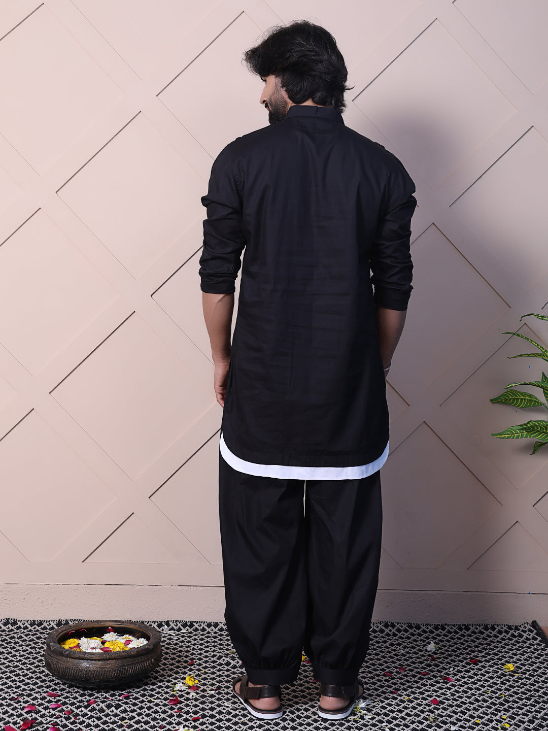 Black kurta with a rounded hem and zip closure