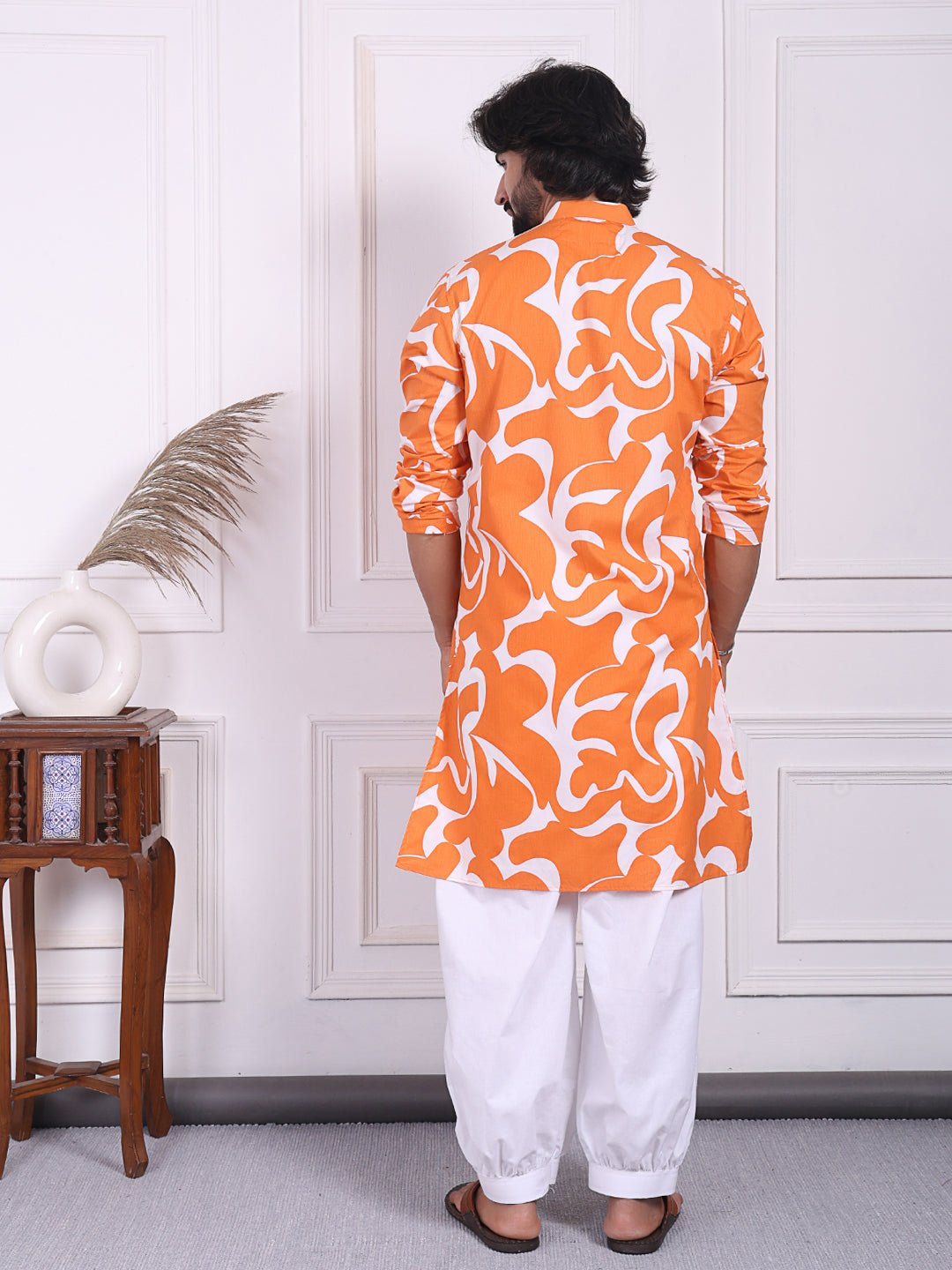 Men’s printed kurta with a straight fit cut