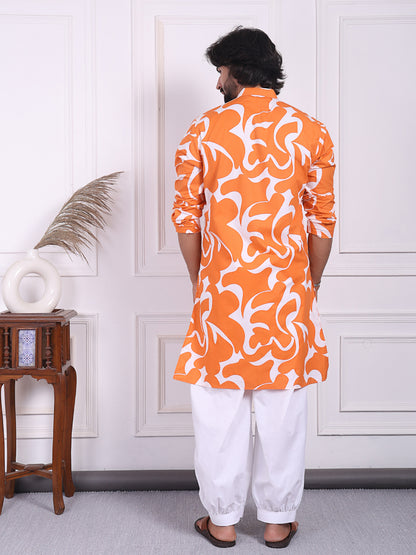 Men’s printed kurta with a straight fit cut