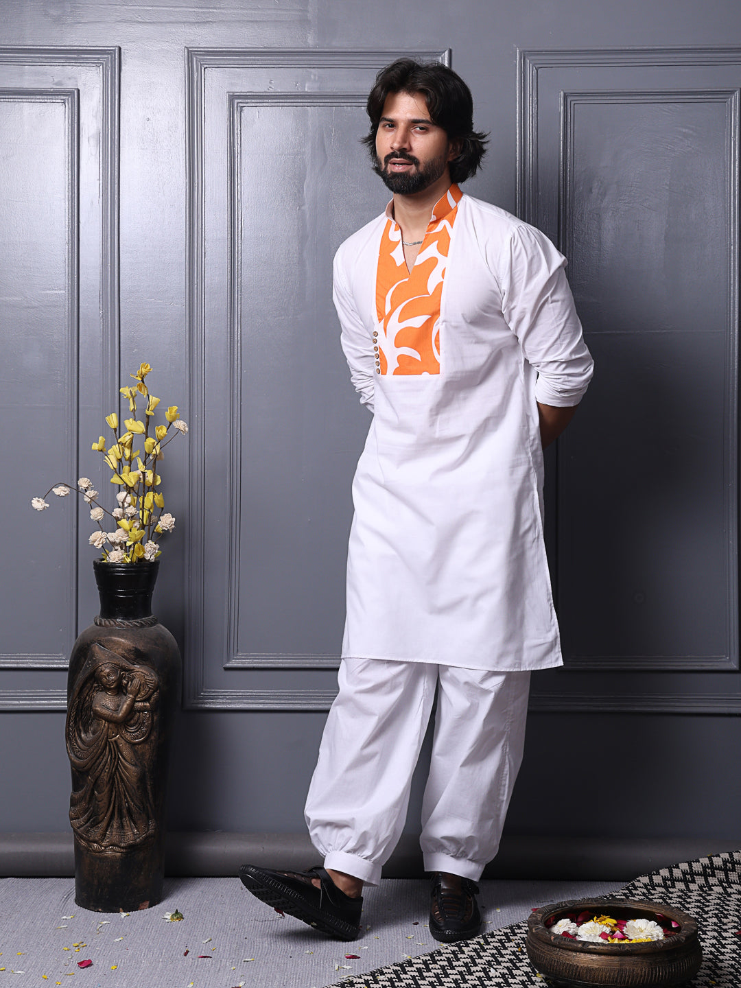 Long cotton kurta with printed yoke design