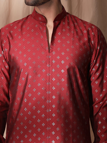 Maroon cuffed sleeve straight fit kurta