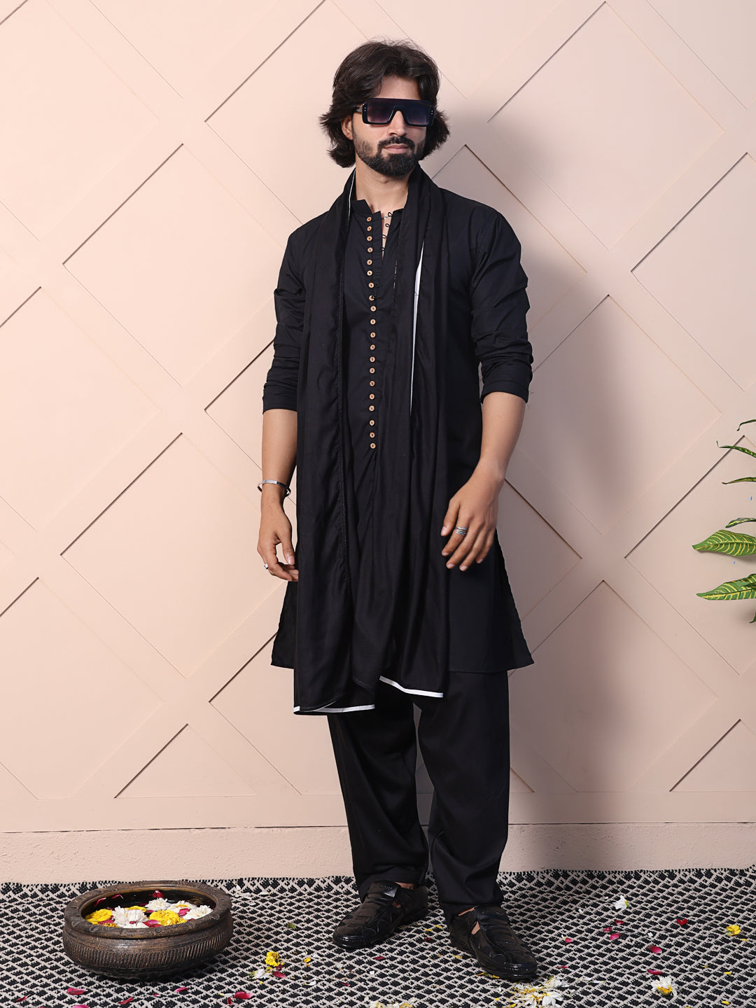Kurta with button loop accents and a front slit