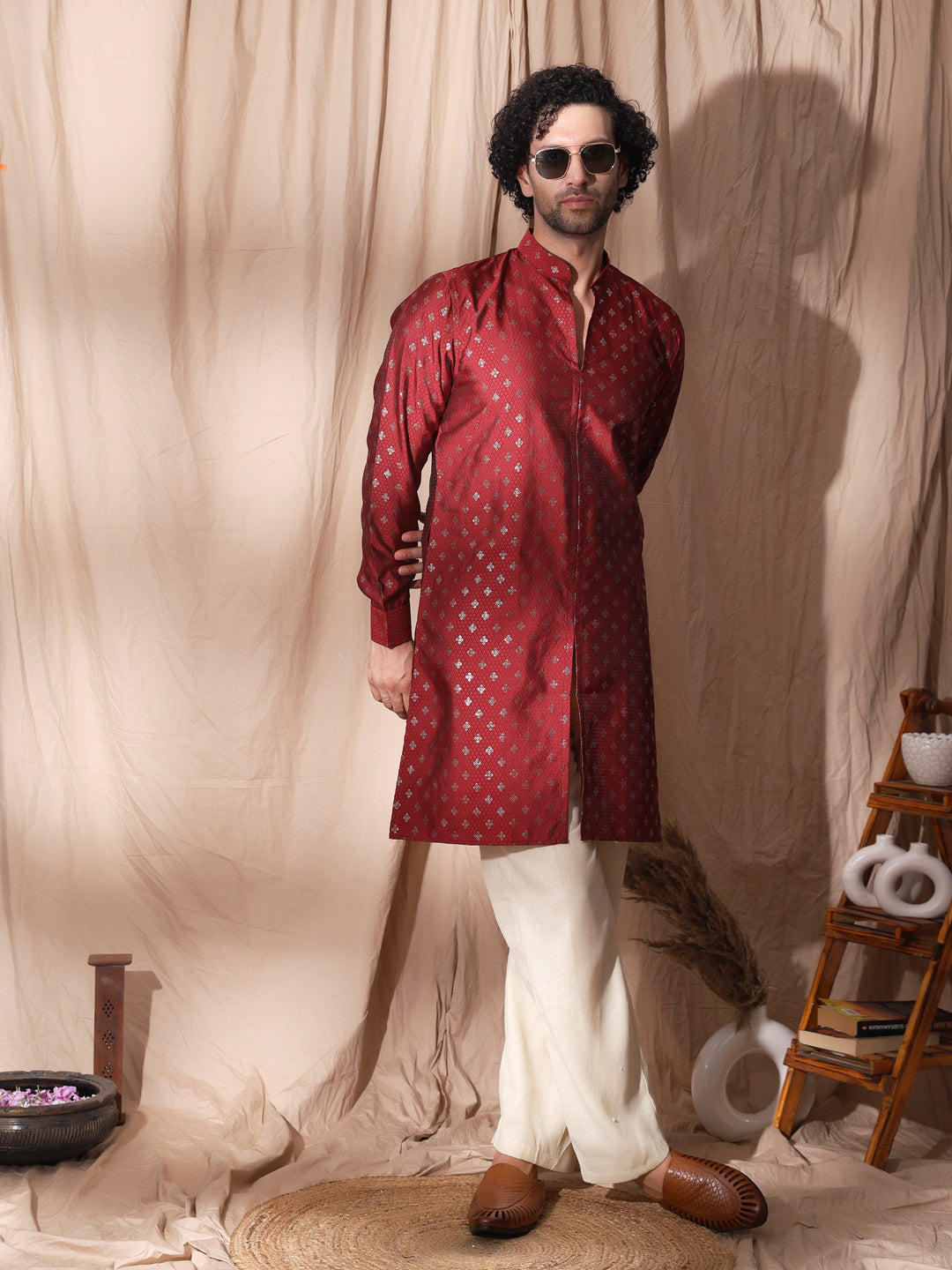 Maroon cuffed sleeve straight fit kurta