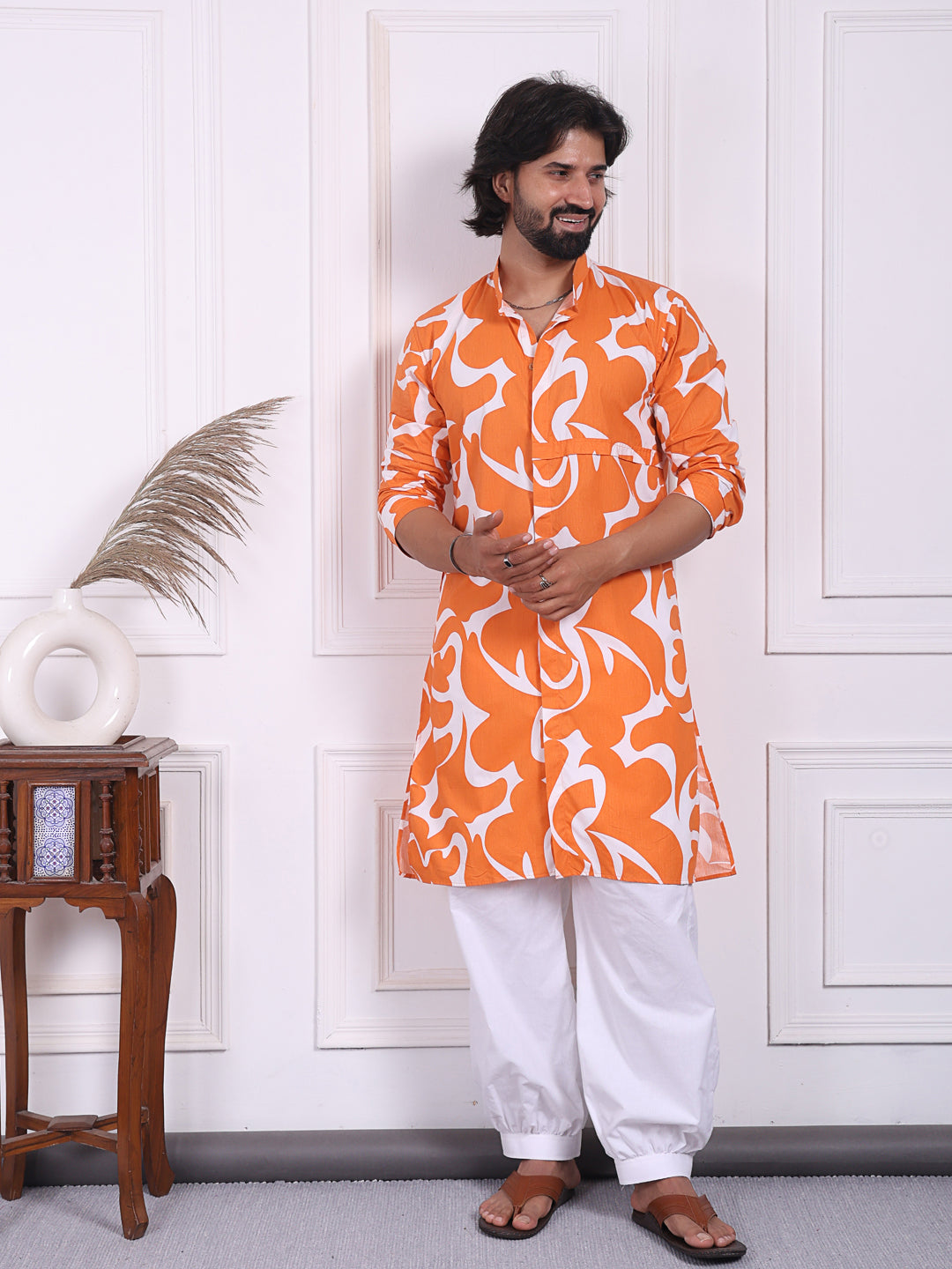 Men’s printed kurta with a straight fit cut