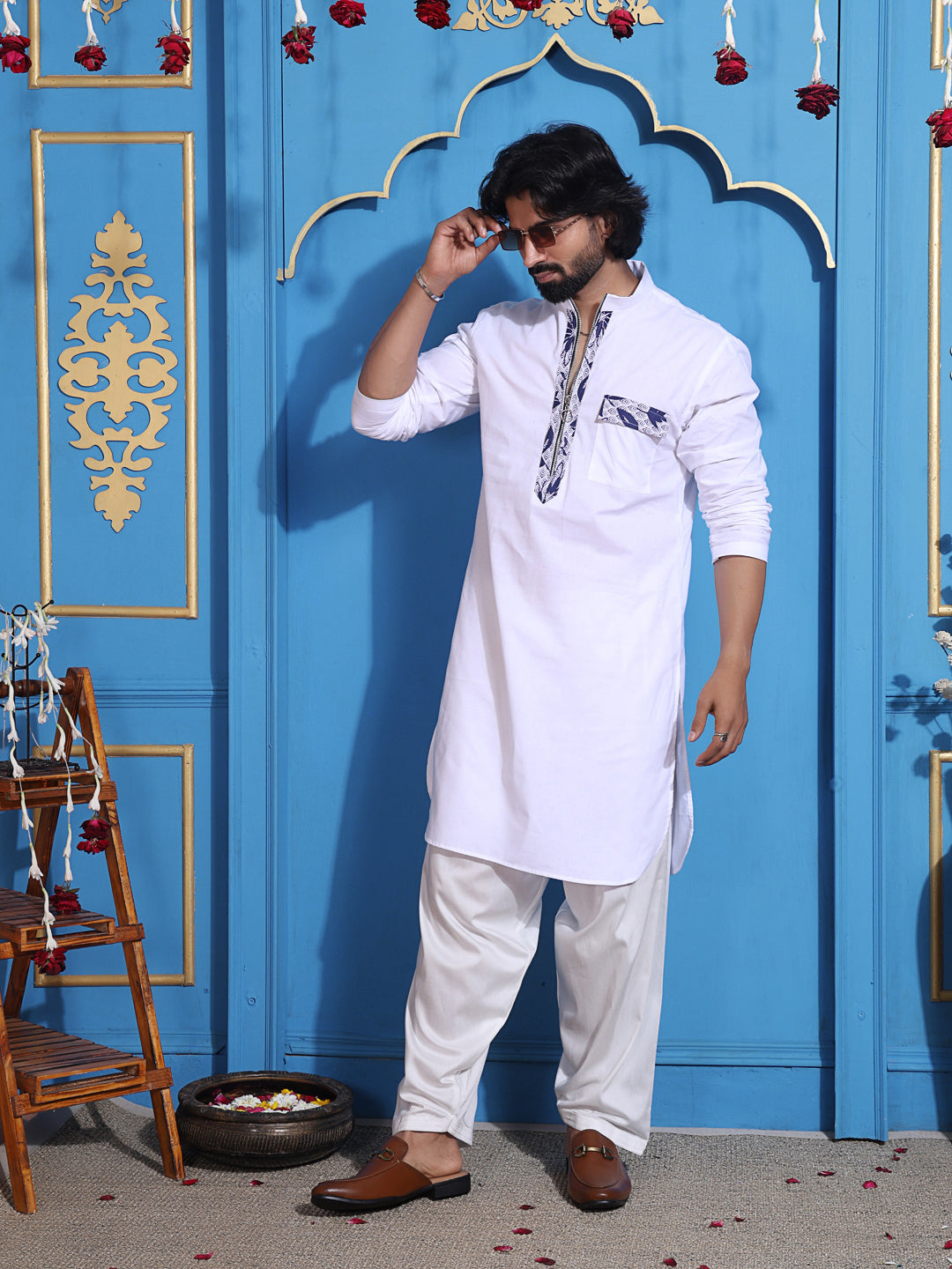 Men's white kurta with zipper closure