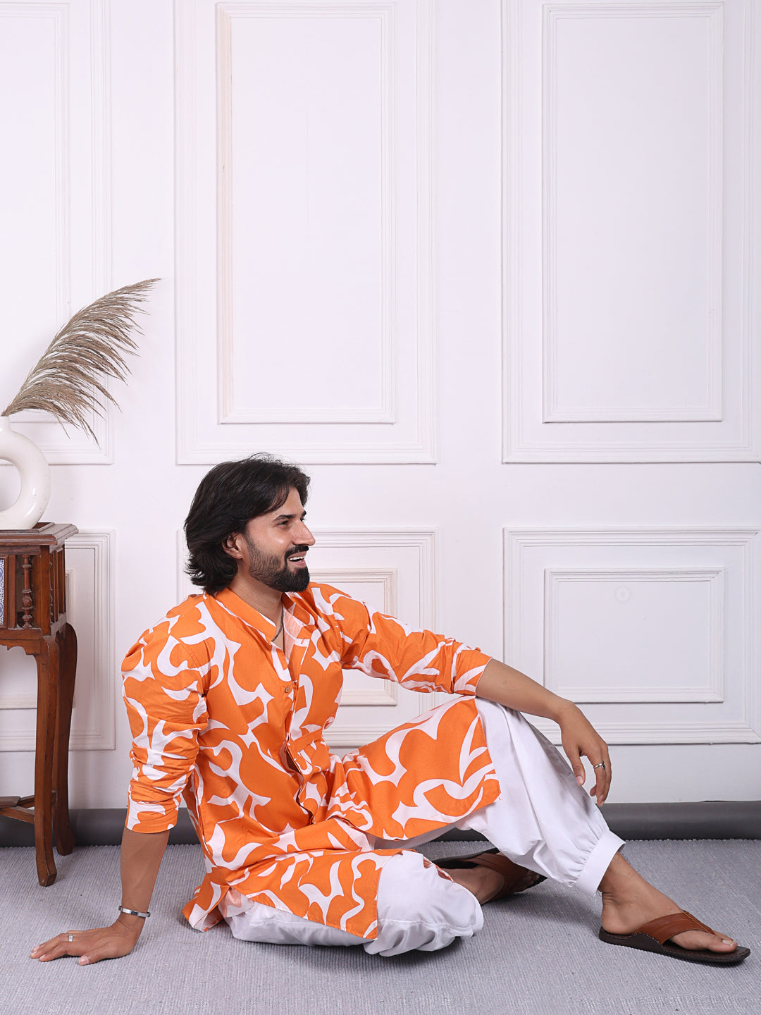 Men’s printed kurta with a straight fit cut