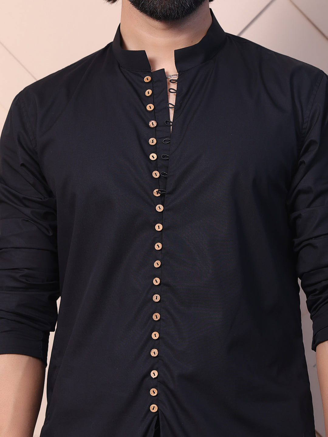 Kurta with button loop accents and a front slit